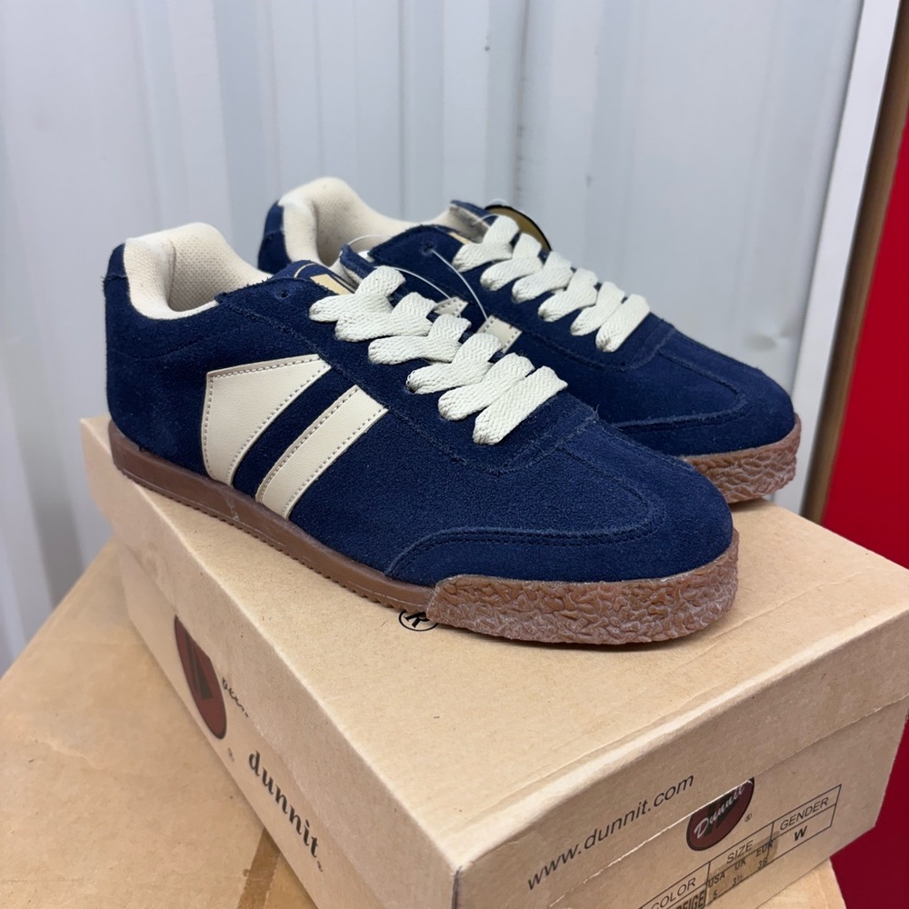BNIB dunnit suedes navy blue/beige, sizes 5-10US womens
